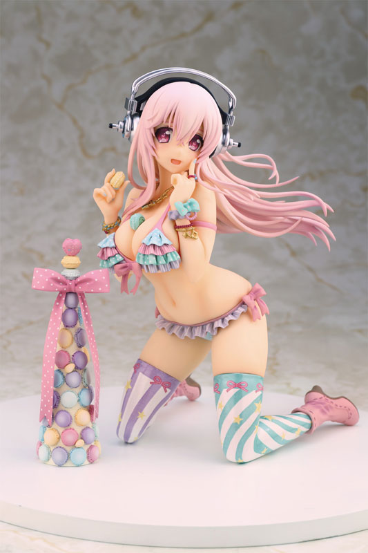 Super Sonico with Macaron Tower 1/7 Complete Figure