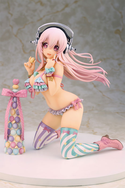 Super Sonico with Macaron Tower 1/7 Complete Figure