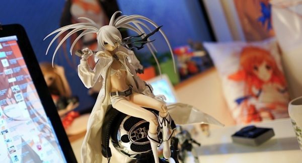 Black Rock Shooter ~ White Ver. ~ 1/6 Complete Figure