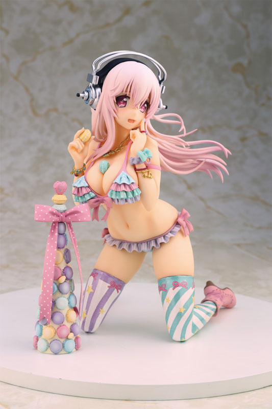 Super Sonico with Macaron Tower 1/7 Complete Figure