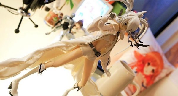 Black Rock Shooter ~ White Ver. ~ 1/6 Complete Figure