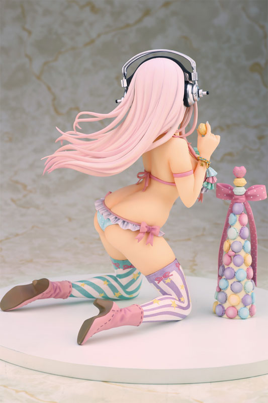 Super Sonico with Macaron Tower 1/7 Complete Figure