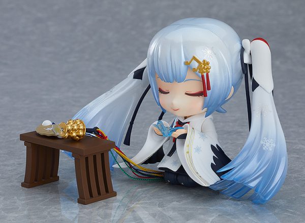 Nendoroid 850. Snow Miku: Crane Priestess Ver.