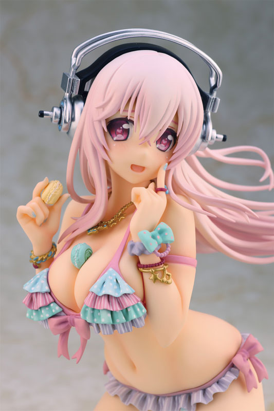 Super Sonico with Macaron Tower 1/7 Complete Figure