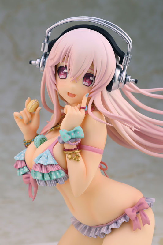 Super Sonico with Macaron Tower 1/7 Complete Figure