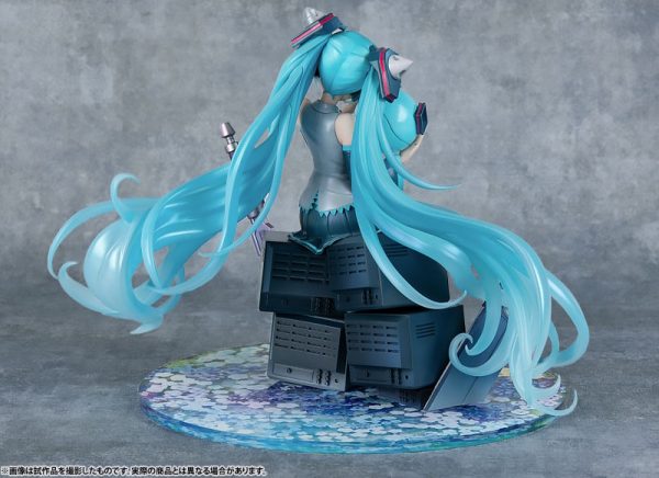 Kidou Senshi Gundam 00 - Piapro Characters - Haro - Hatsune Miku - Gundam x Miku Anniversary Special Project - Lucrea - 1/7 (MegaHouse)